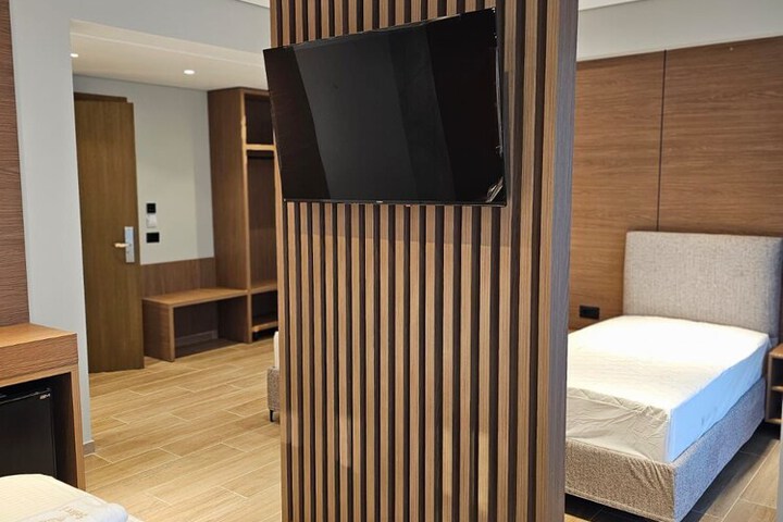 Room 16 of 77