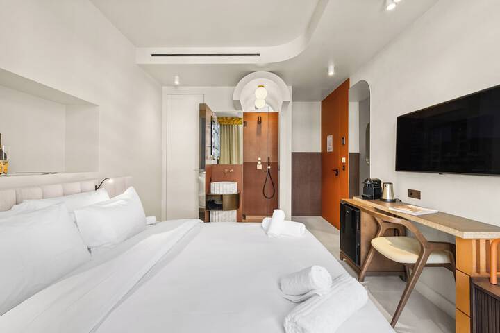 Room 49 of 102