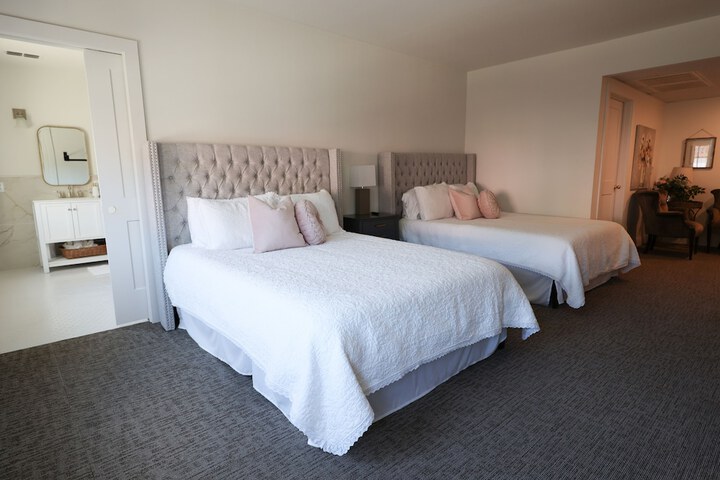Room 6 of 220