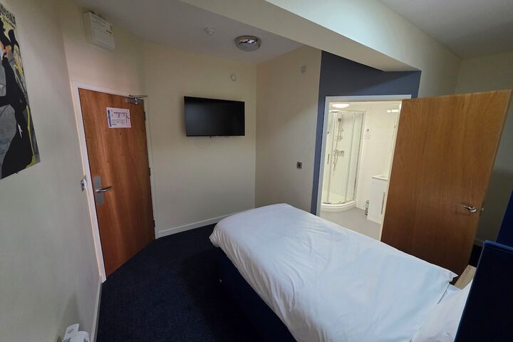 Room 33 of 69