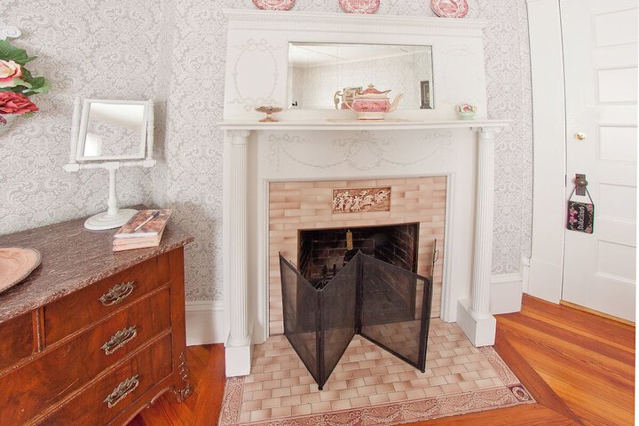 Room 13 of 25