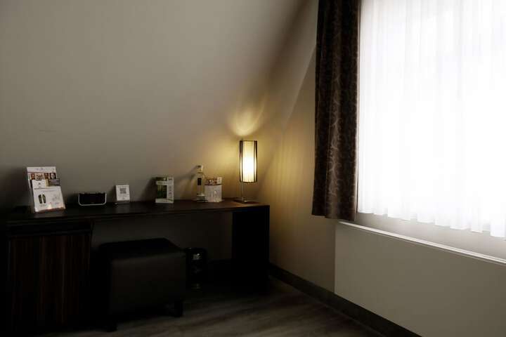 Room 44 of 99