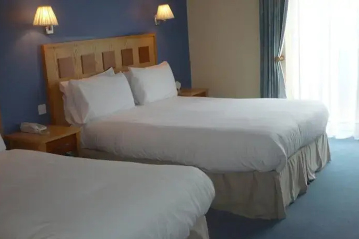 Room 3 of 9