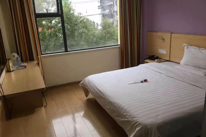 Room 3 of 9