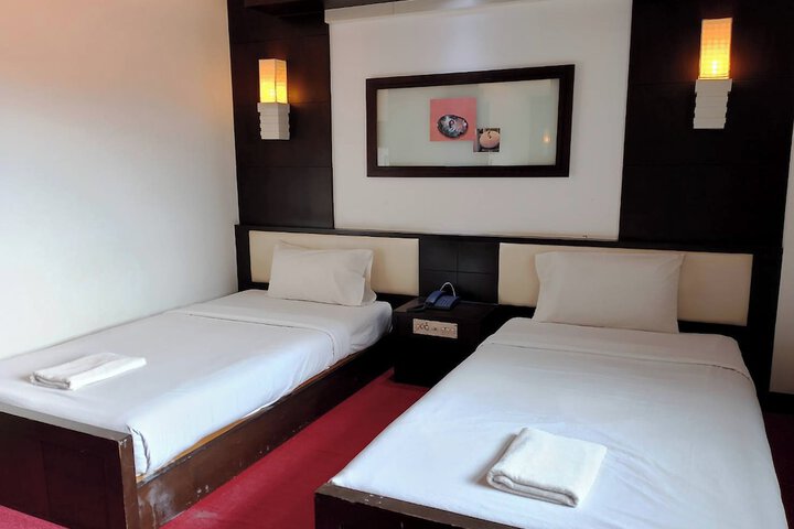 Room 12 of 38