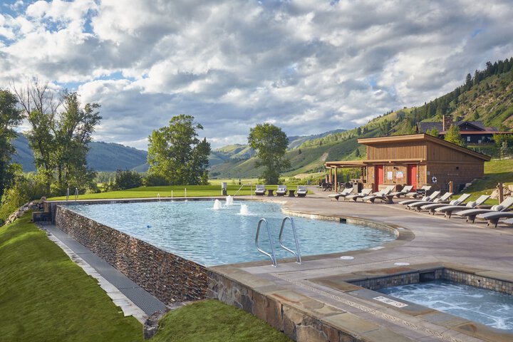 Pool 60 of 137