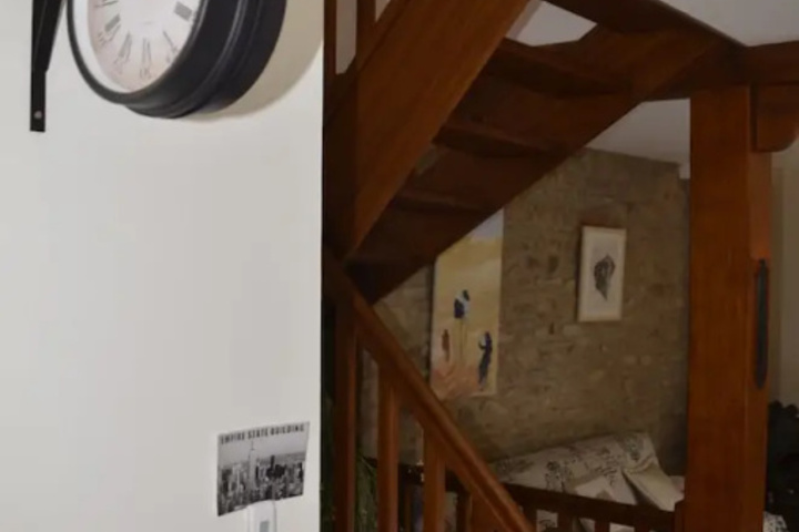 Room 6 of 10