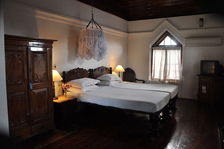 Room 4 of 43
