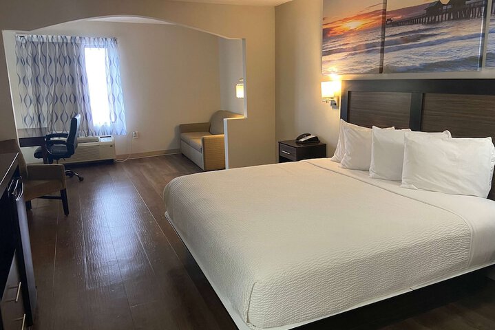 1 King Bed (5 of 5)
