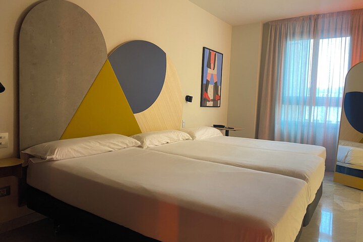 Room 40 of 265
