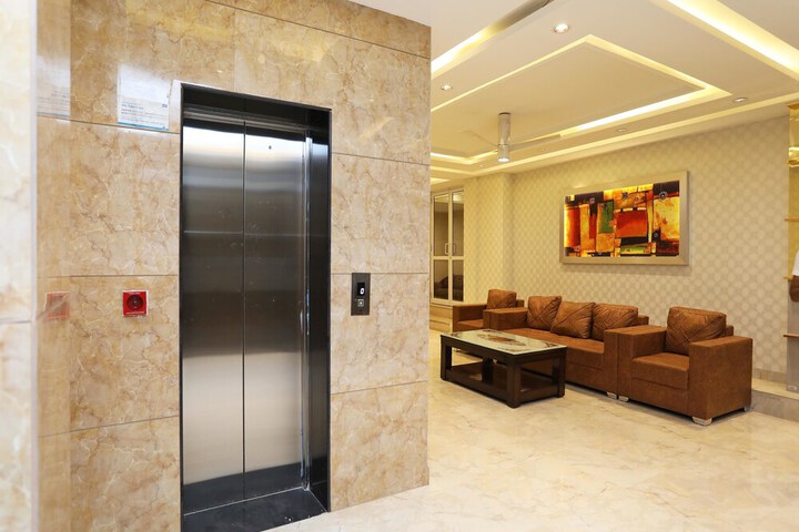 Capital O 40964 Urban Delux