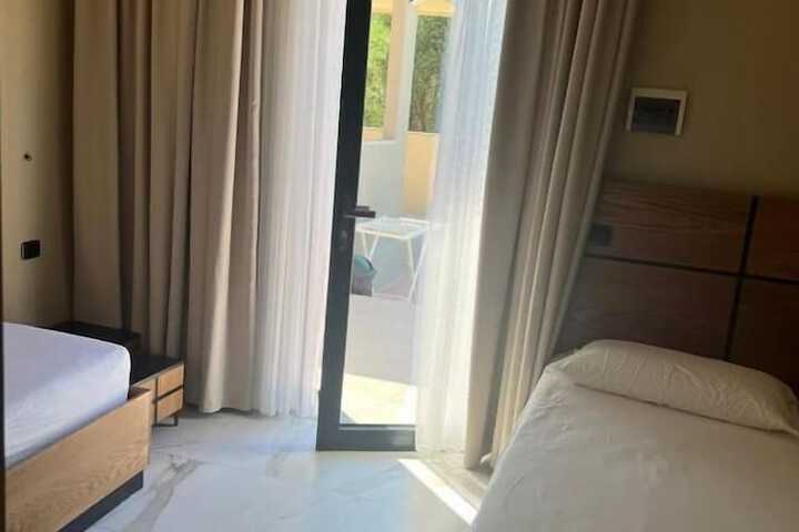 Room 3 of 20