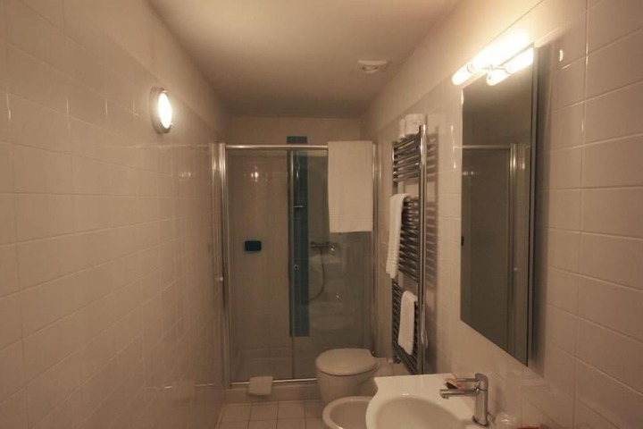 Room 32 of 53