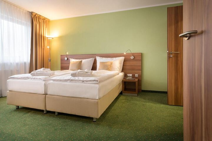 Room 12 of 48