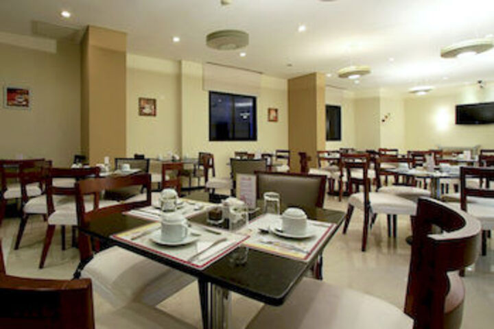 Dining 18 of 19