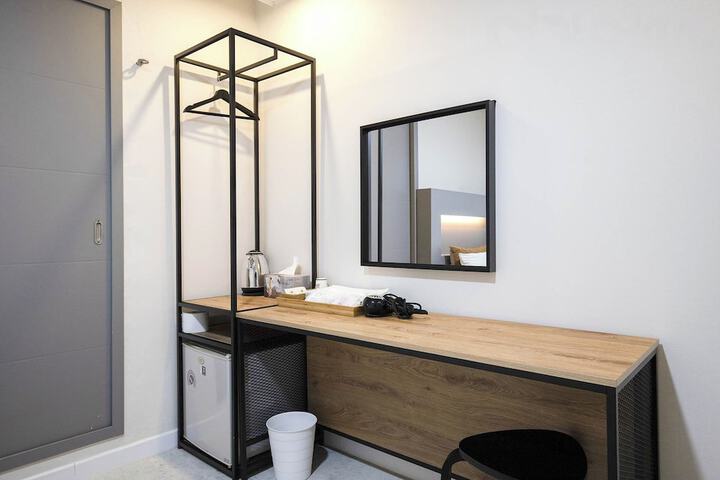 Room 28 of 82