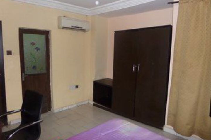 Room 18 of 27