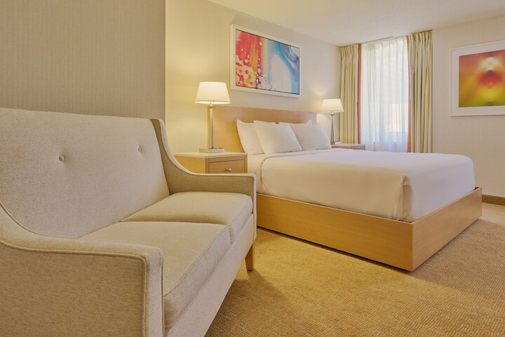 Chelsea Classic Room with 1 King Bed (11 of 54)