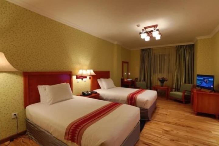 Room 6 of 42