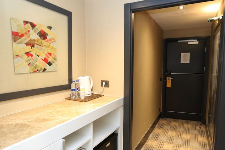Room 33 of 92