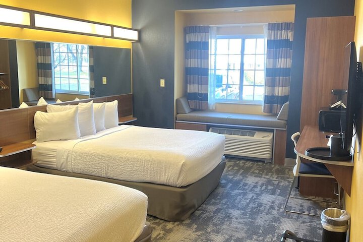 1 Queen Bed (1 of 23)