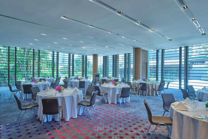 Ballroom/Hall 53 of 64
