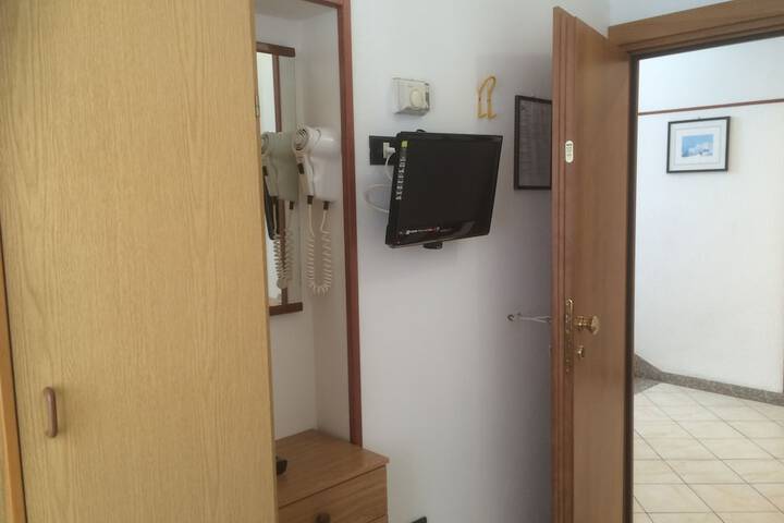 Room 16 of 31