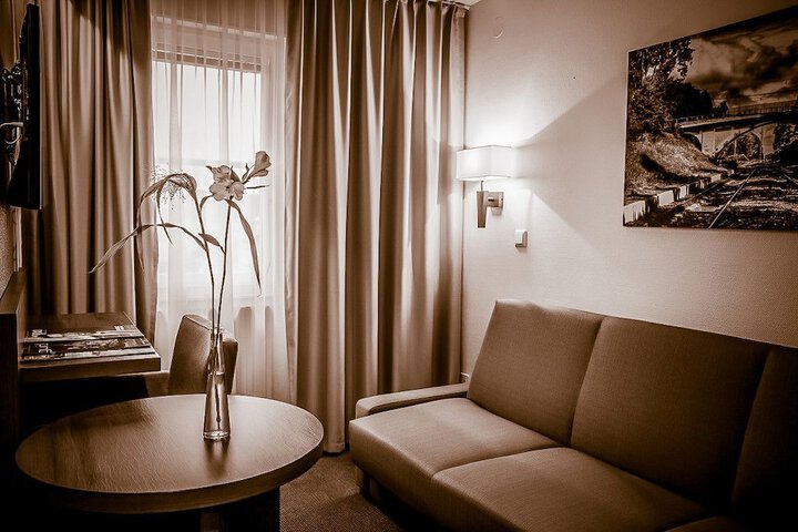 Room 9 of 23