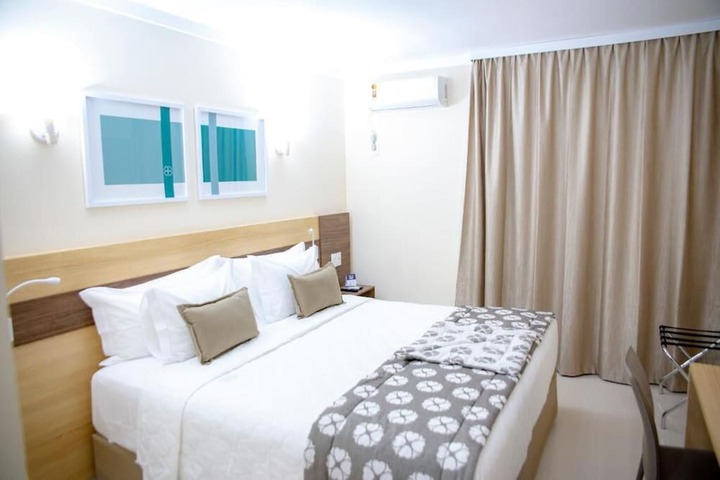 Room 5 of 18