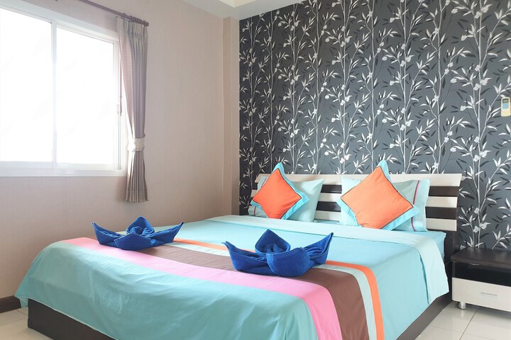 Room 6 of 38