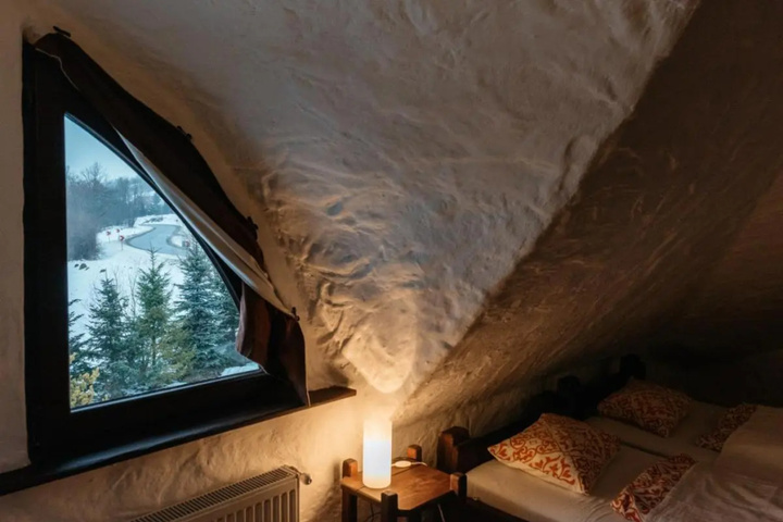 Room 2 of 4