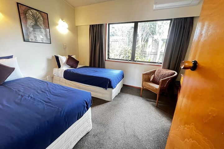 Room 12 of 27
