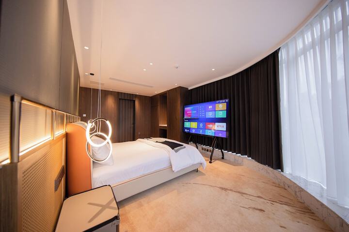 Room 32 of 148