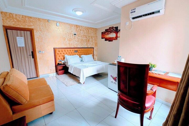 Room 16 of 46