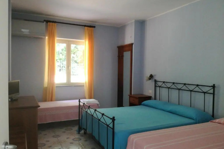 Room 6 of 21