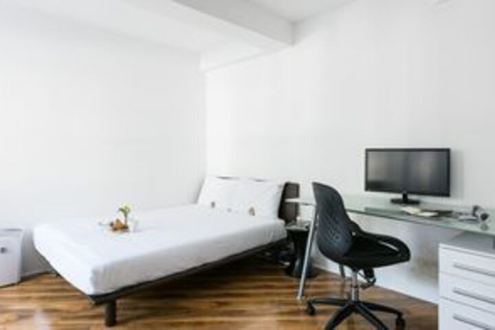 Room 4 of 32