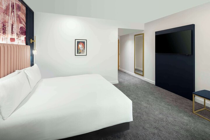 Room 8 of 92