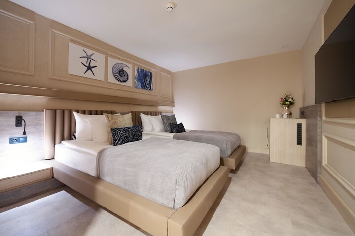 Room 26 of 170