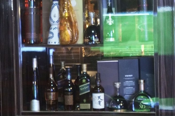 Lounge 66 of 77