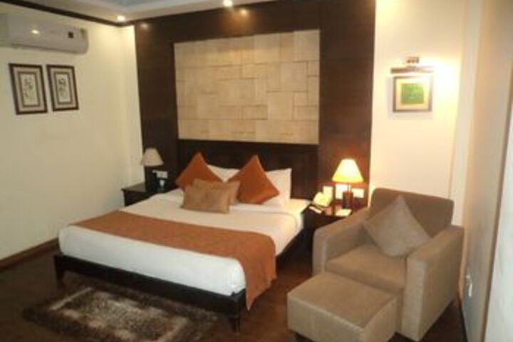 Room 7 of 14