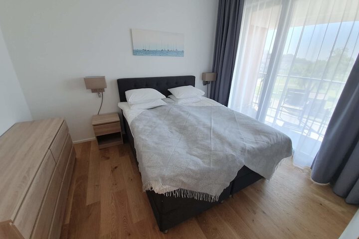 Room 3 of 79