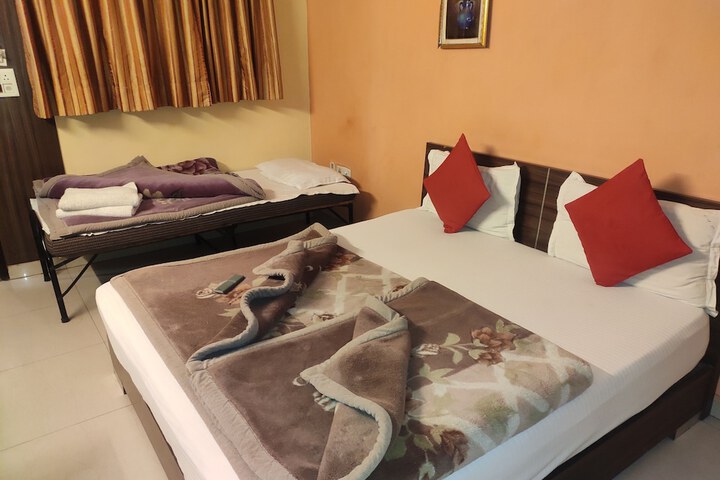Room 4 of 7