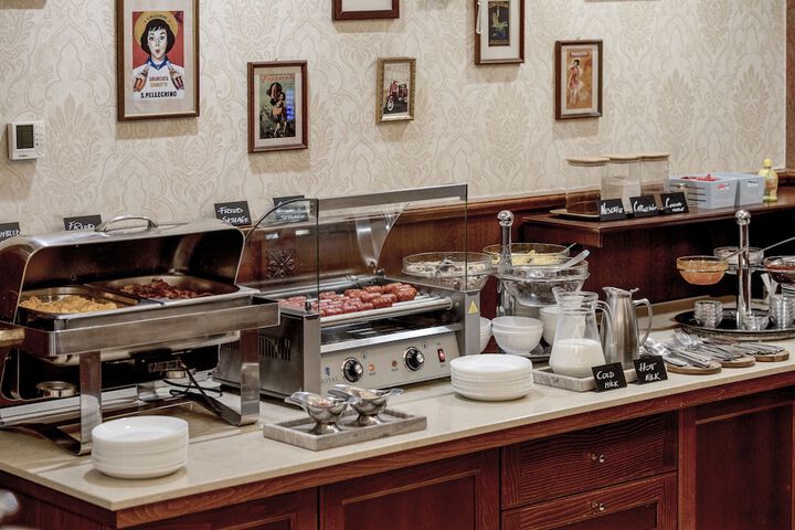 Dining 61 of 76
