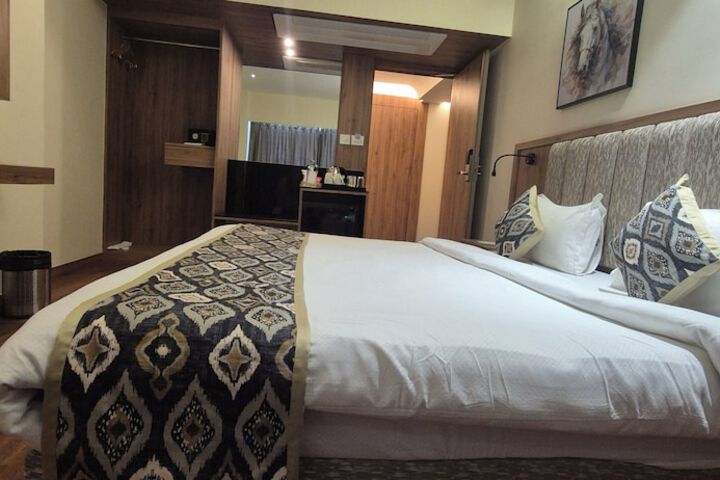 Room 33 of 87