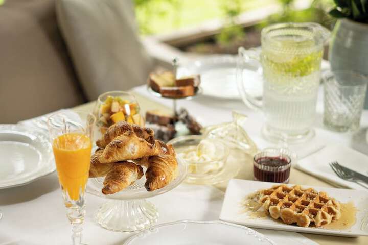 Breakfast/Coffee Service 90 of 104