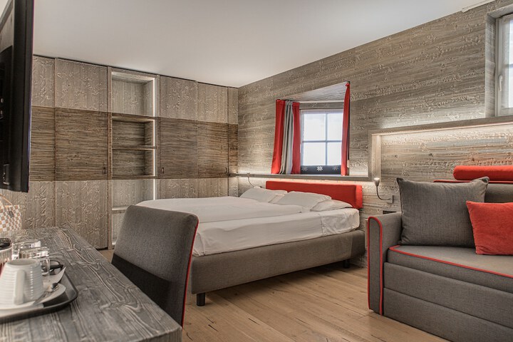 Room 4 of 50