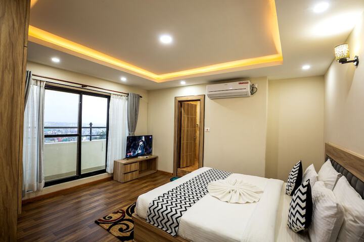 Room 8 of 16
