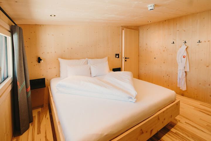 Room 42 of 117