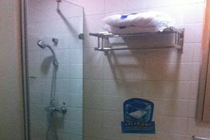 Room 6 of 10