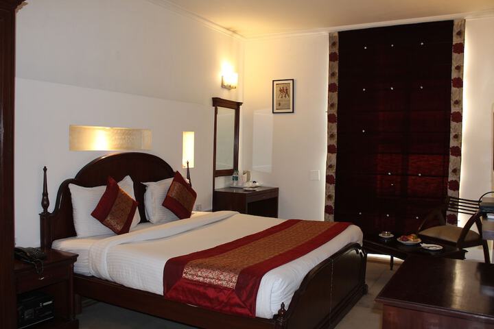 Room 10 of 26